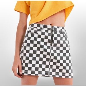 🖤🤍 Urban Outfitters Checkered Mini Skirt | O-Ring Zip | Size 5/27